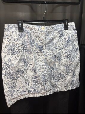 Karen Scott white & Blue Floral Print Skort